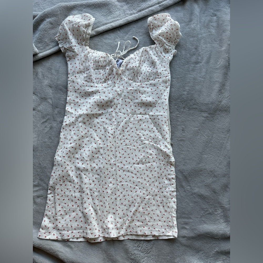 Princess Polly White Floral Mini Dress. Excellent condition. Size: 4 US